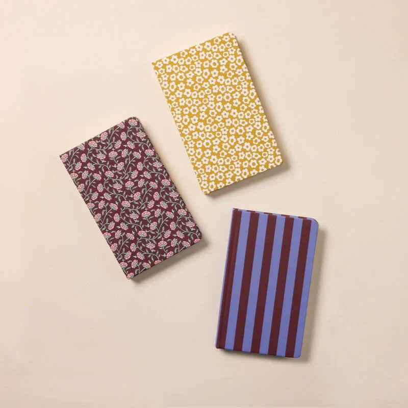 מחברת כריכה קשה : Burgundy Vintage Floral