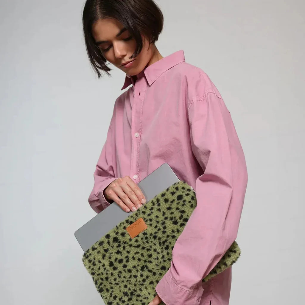 תיקי מחשב ״14 & ״13: Olivia