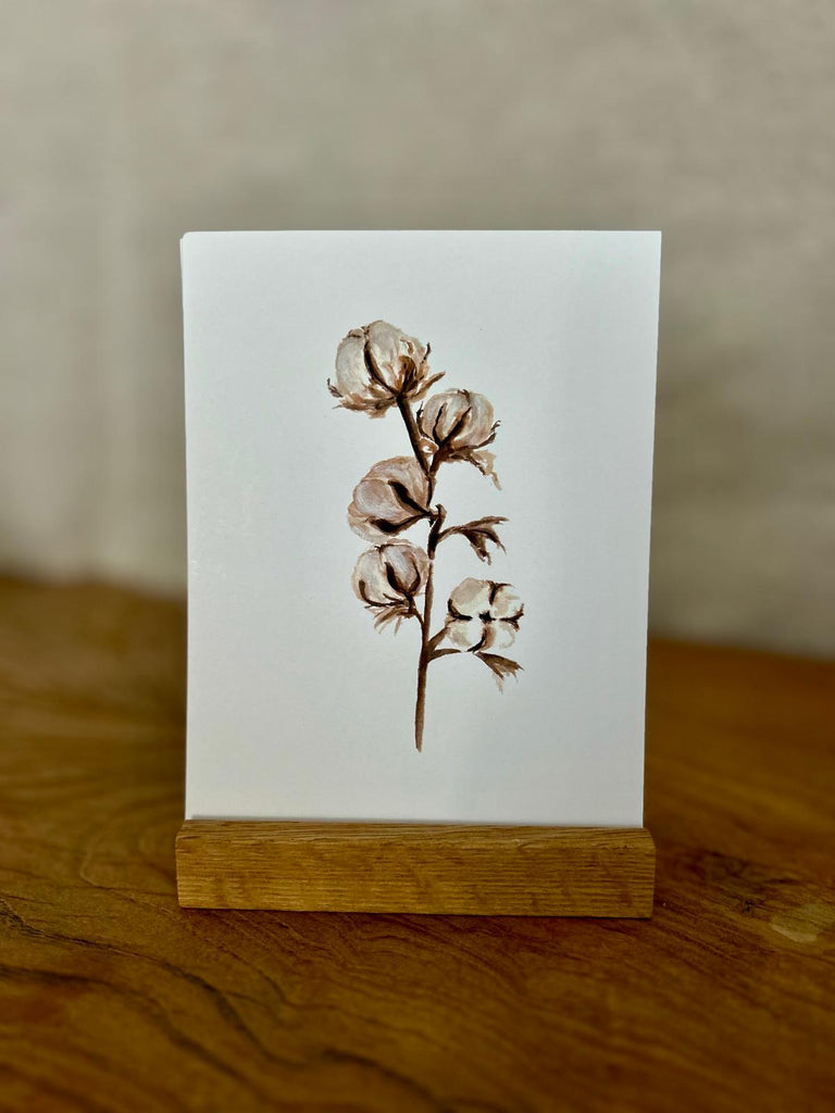 לוח שנה שולחני לשנים 2025–2026 עם מעמד עץ