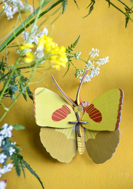 יצירה בנייר: yellow butterfly